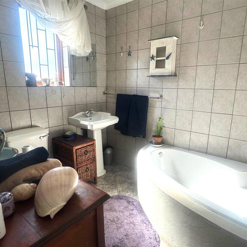 4 Bedroom Property for Sale in Bodorp Western Cape